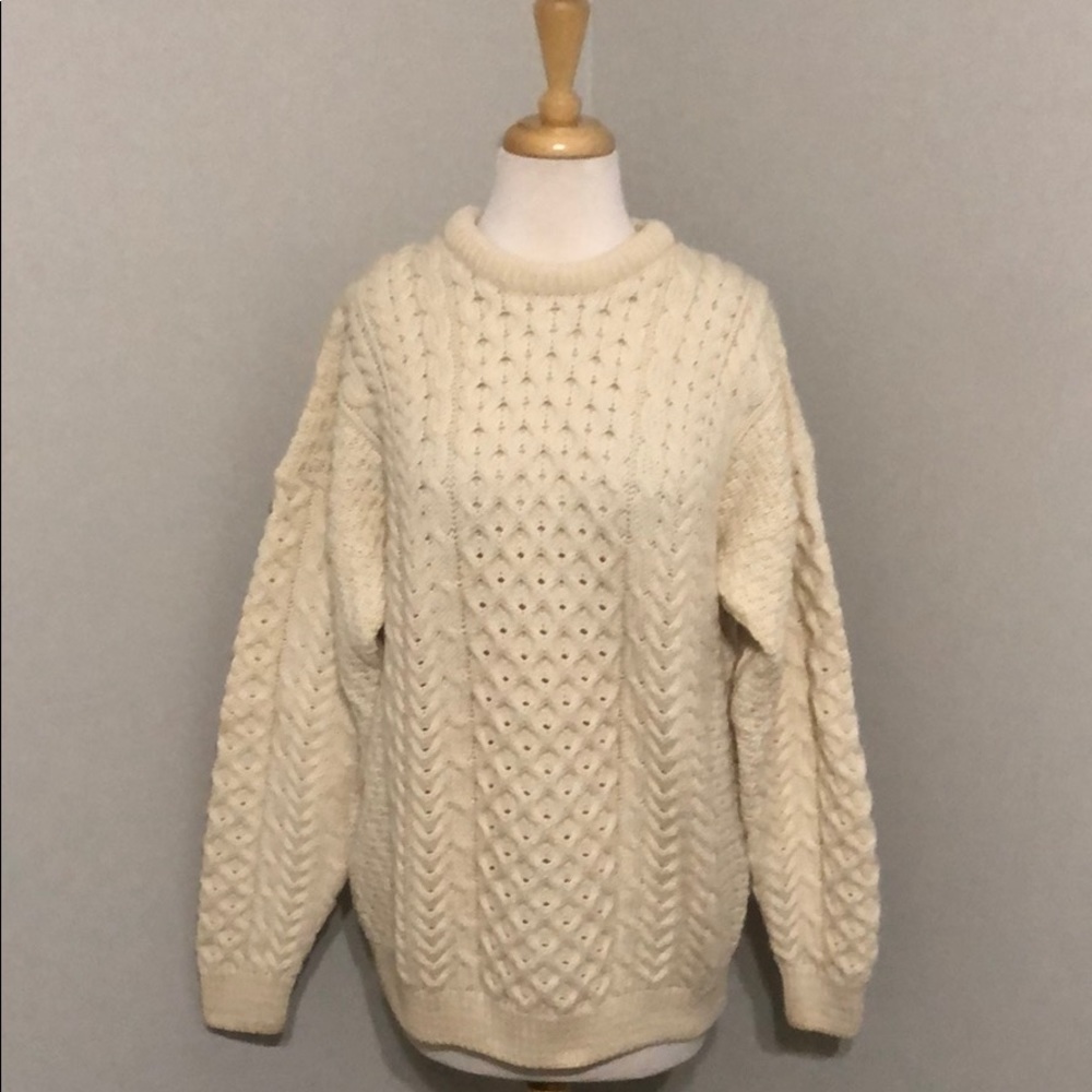 Carraig Donn long sleeve merino wool pullover sweater, size M.